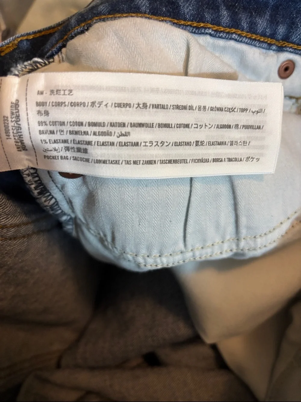 Abercrombie & Fitch Denim Shorts - Dark Blue 31 12 4” mom short high rise - Picture 4 of 4